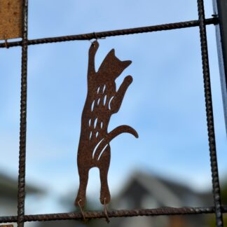 Skylt Klättrande katt med ståltråd