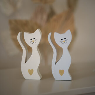 Katt med hjärta i trä SANDFÄRGAD H15cm